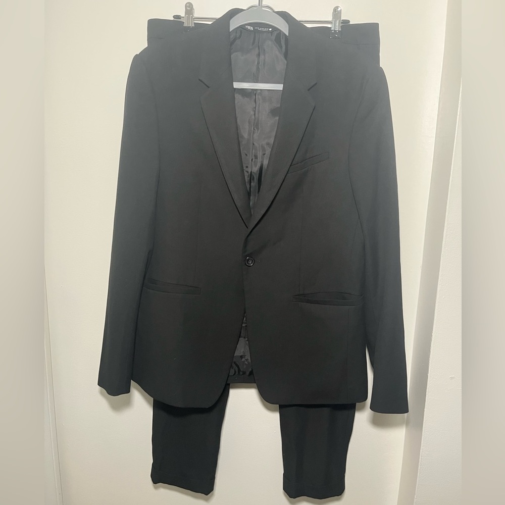 Men’s Zara suit